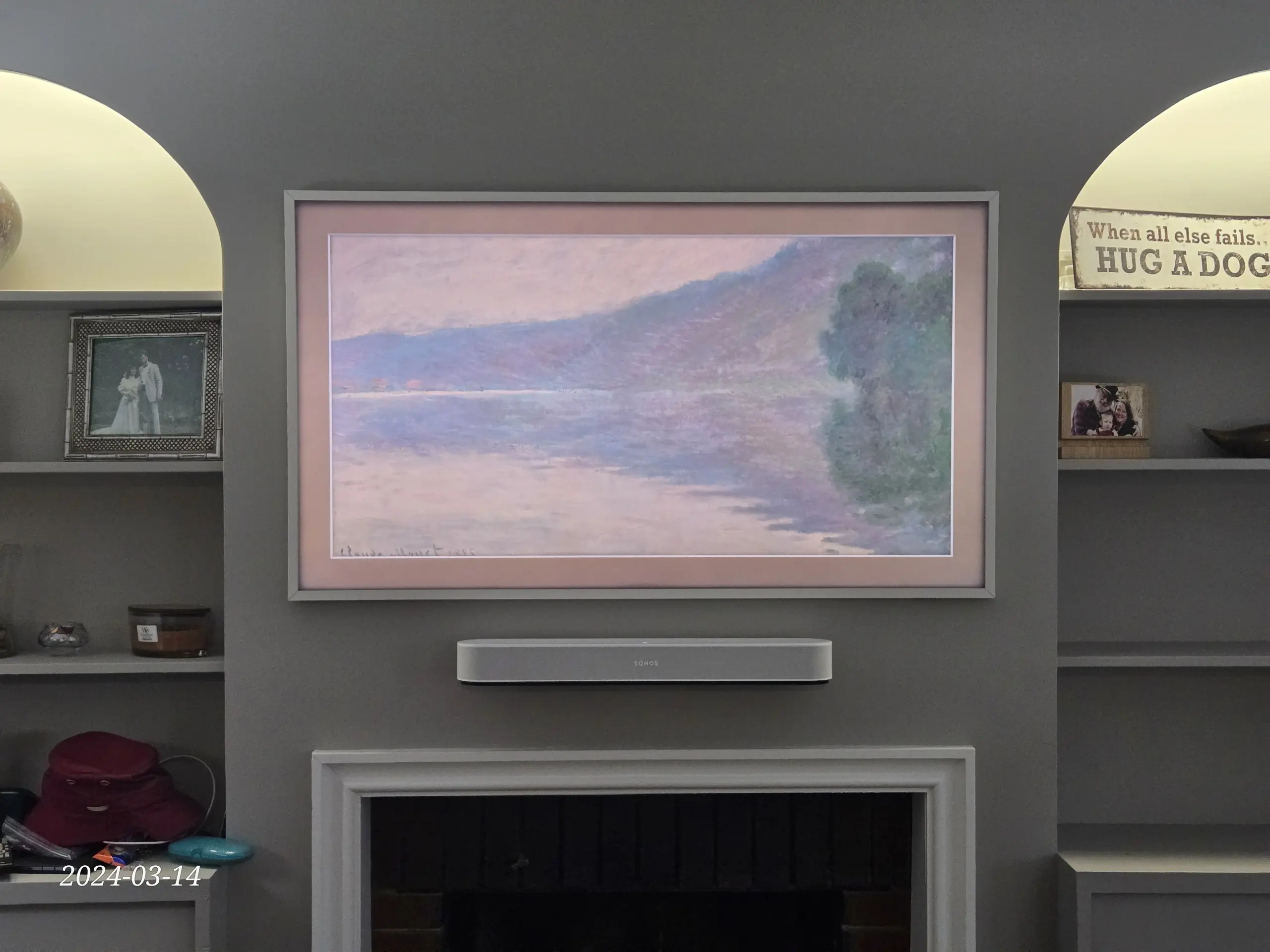 Samsung Frame TV with Sonos Beam below, no gap or wires