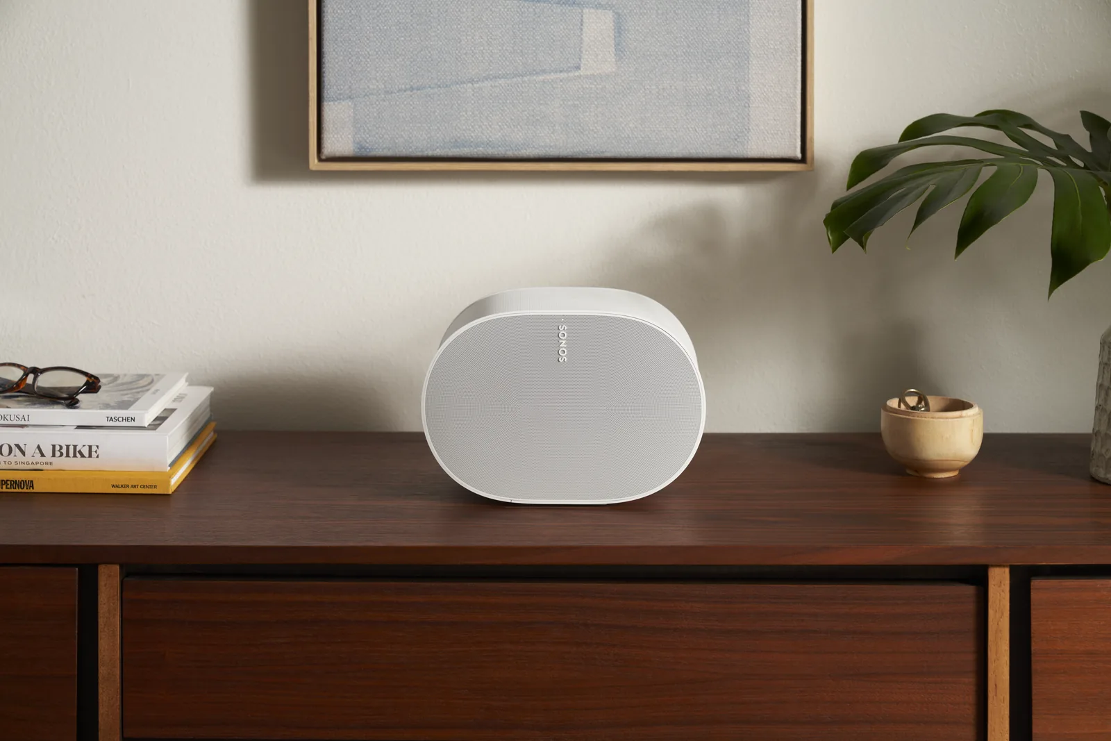 Sonos Era 300 speaker in white on a bedroom dresser