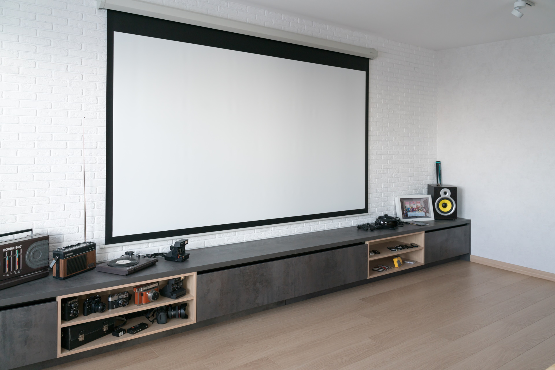 Home Theater Installation Guide For 2022 SetupTeam   Home Theater System In Living Room With Minimalist 2022 08 01 04 53 55 Utc 